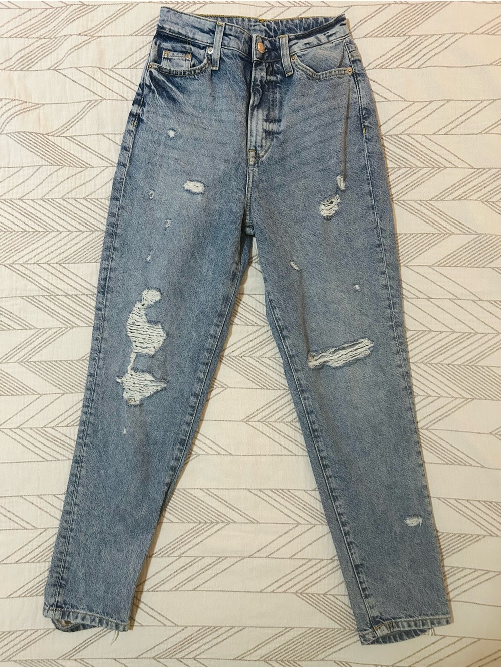 H&M Light Wash Distressed Ultra High Waist Mom Jeans Size 2